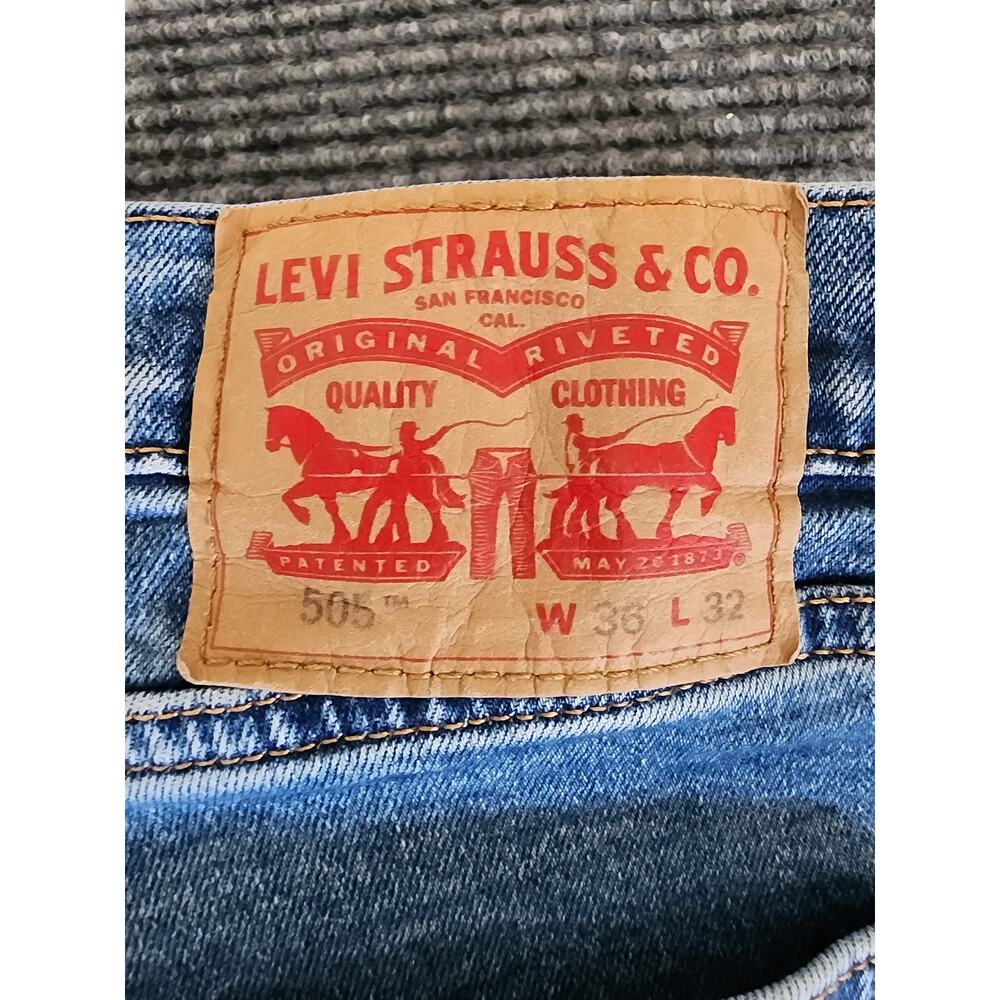 Levis 505  Mens 36x32 Blue Medium Wash Denim Jeans Regular Fit - Picture 2 of 10